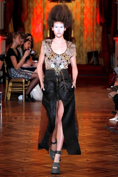 Look 18
